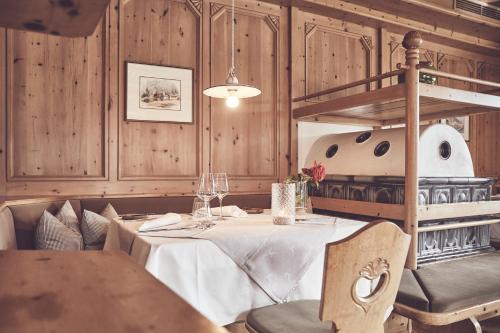 395979301 Haller Suites & Restaurant