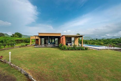 SaffronStays Rose Vineyard by the Lake, Nashik - 100 percent pet-friendly lakefront villa in a vineyard