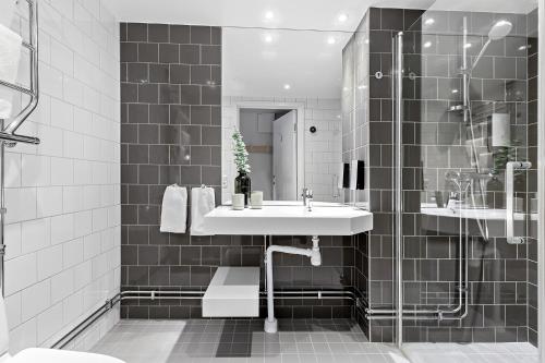 ห้องน้ำ, StayAt Hotel Apartments Kista in กิสต้า