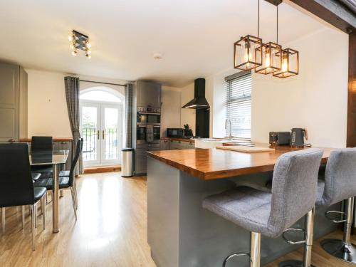 外部景觀, Coach House in 安賽德