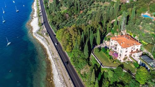 CORAZZA 6&1, Emma Villas - Accommodation - Torri del Benaco