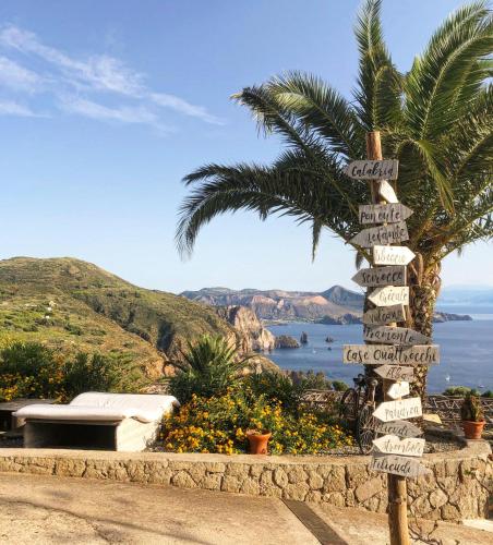 Case Quattrocchi - Giardino e Terrazzi con vista Panoramica sul Mare, Etna e Vulcano, Lipari (fotografie 8)