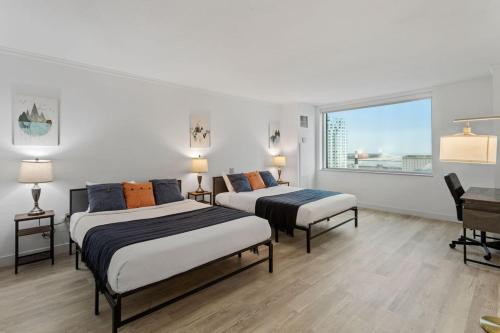 Sleep SIX 1BR 2BA CozySuites on the Boardwalk thumb 2