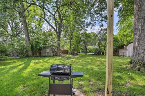 Pet-Friendly Parma Heights Home with Huge Yard!