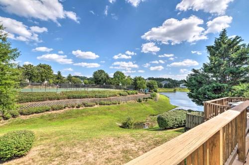 Pond-View Deck and Pool Table Woodbridge Haven! Pond-View Deck and Pool Table Woodbridge Haven!