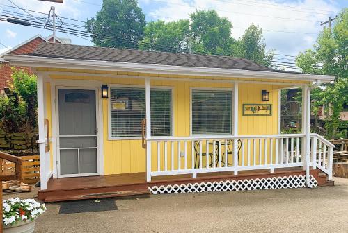 The Iris Garden Downtown Cottages and Suites - 숙소 외관
