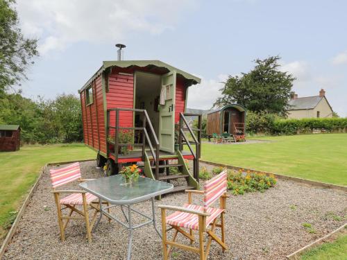 Tilly Gypsy-style Caravan Hut