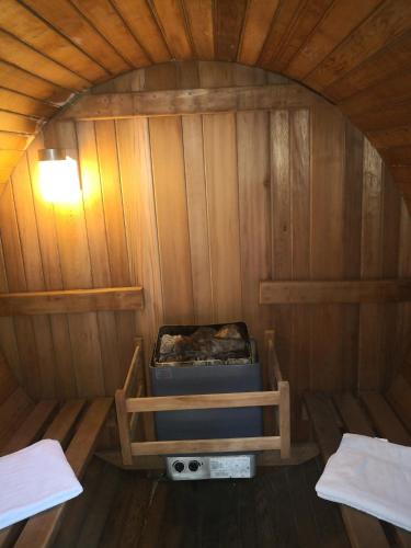 Two-Bedroom House (6 Adults)