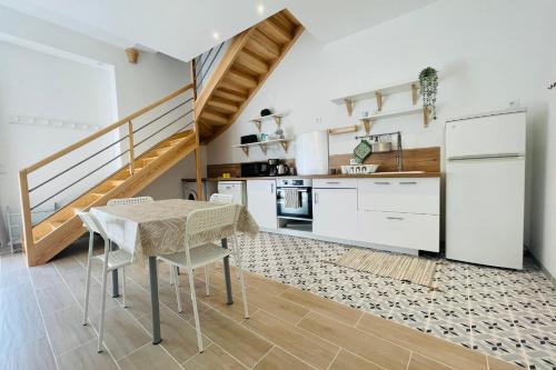 . Beautiful charming T3 duplex in the center of a small wine village