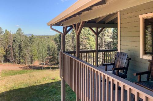 . Hilltop Haven in Florissant Deck and Mountain View!