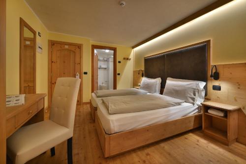 Double or Twin Room image 6
