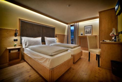 Double or Twin Room image 8