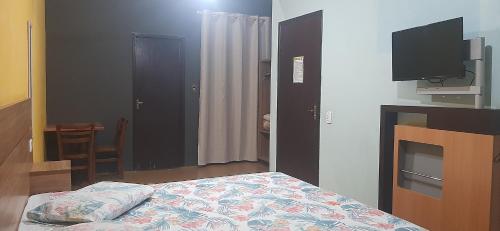 1 double bed, 1 twin bed