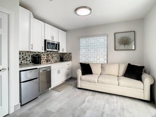 Steps From the beach, renovated 1bd 1 bth in Indian Rocks Beach