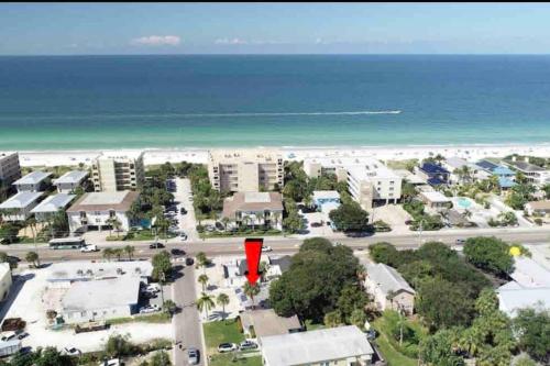 Steps From the beach, renovated 1bd 1 bth in Indian Rocks Beach