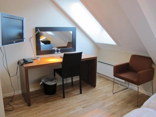 Chesterfield Hotel - image 13