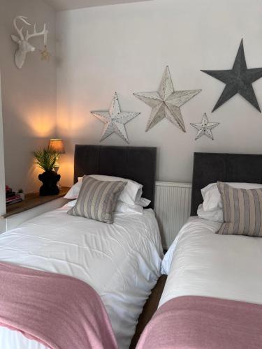 CWTCH COTTAGE Llantrisant 2 bed home - sleeps 4 3
