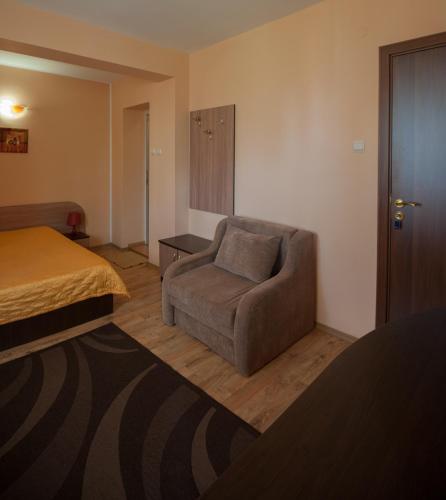 1 double bed, 1 sofa bed