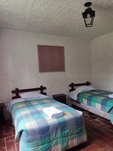 2 twin beds