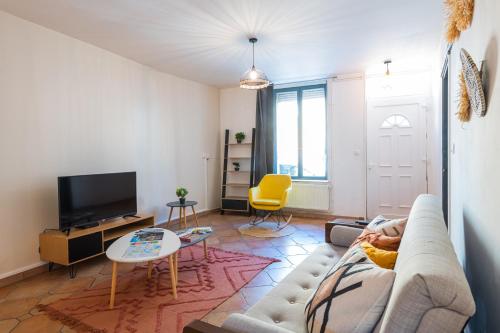 Közös társalgó / TV, L Ethique de Sedan in Sedan