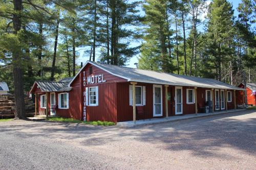 Two Rivers Motel and Cabins