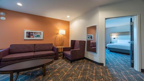 Holiday Inn & Suites - Atlanta N - Chamblee Dunwoody  an IHG Hotel - image 12