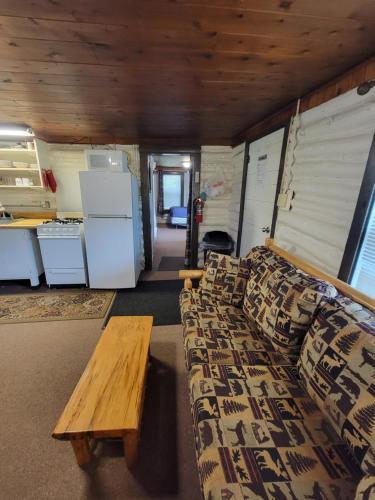 Two Rivers Motel and Cabins of Kenton, MI - 주방