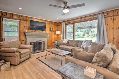 Cozy Arden Cottage, 2 Mi to Lake Julian Park!