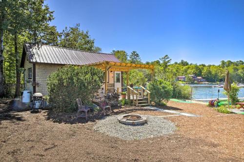 Quaint Oakland Getaway on East Pond Lake!