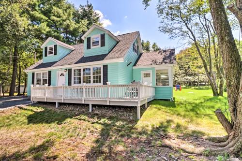 Pocono Mountain Escape with Game Room Walk to Lake! in Albrightsville, USA