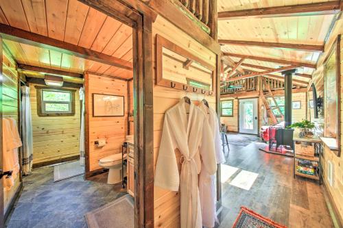 Rustic-Chic Woodland Hideaway with Hot Tub! in Culver (ID)