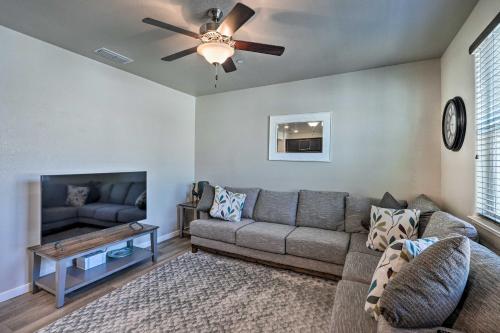. Pet-Friendly Elk Grove Retreat w/ Balcony!