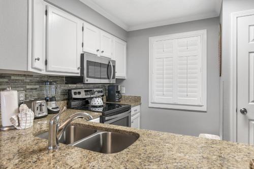 Unit 204 - Ocean View Nicely Upgraded Walk in Shower - image 2