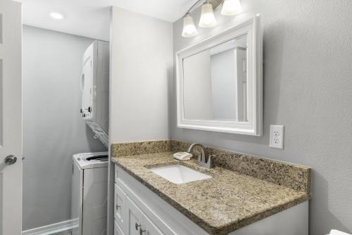 Unit 204 - Ocean View Nicely Upgraded Walk in Shower - image 11