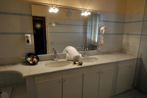 B&B Gate 52 - image 3