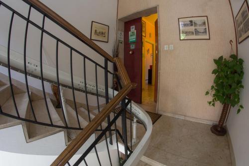 B&B Gate 52 - image 13