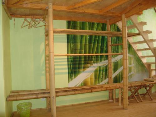 1 double bed, 1 bunk bed