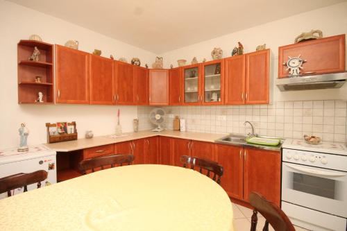 Apartments with a parking space Cunski Losinj - 8010 - image 10