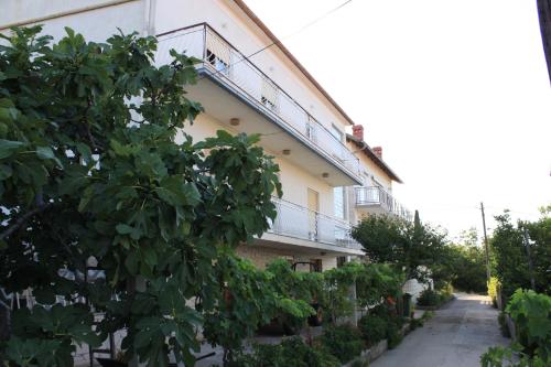 Apartments by the sea Kali, Ugljan - 8203, Кали
