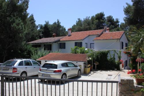 Apartments by the sea Artatore, Losinj - 7935 - Čunski