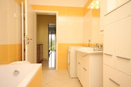 Family friendly apartments with a swimming pool Opatija - 7916 - image 8