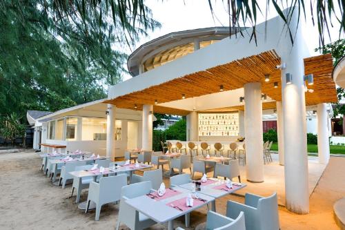 Restaurant, Twin Lotus Resort and Spa - Adult Only near Lanta Muay Thai Complex