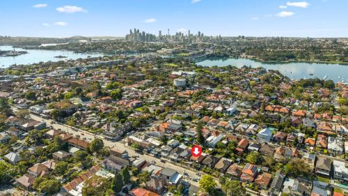 4 Bedroom house 500M to Drummoyne Bay Run