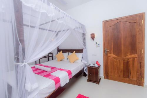 Scenery River Star Hotel – Hikkaduwa, CO