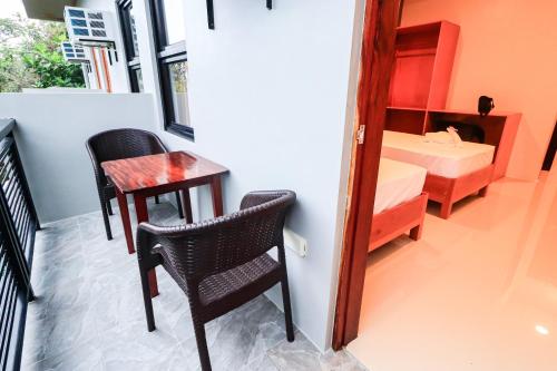 Balcony/terrace, JOSEFINA'S TOURIST INN in Busuanga