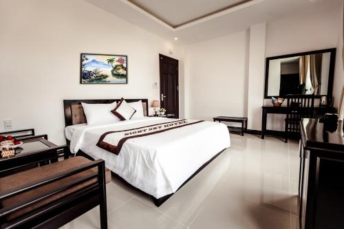 Night Sky Hotel Da Nang near Thuan Phuoc Bridge