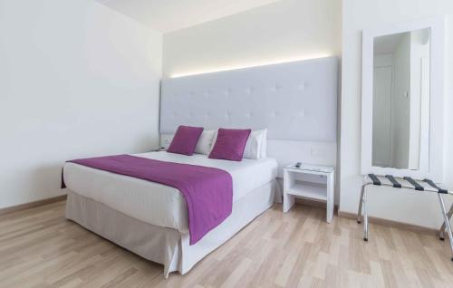 Superior Double or Twin Room with Sea View image 10