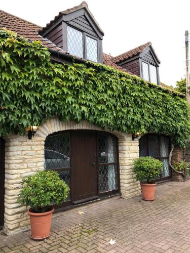 Exterior view, The Coach House at BYRE HOUSE in Westerleigh