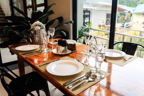 Restaurant, JOSEFINA'S TOURIST INN in Busuanga