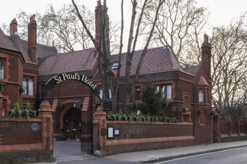 St Paul's Hotel - image 12